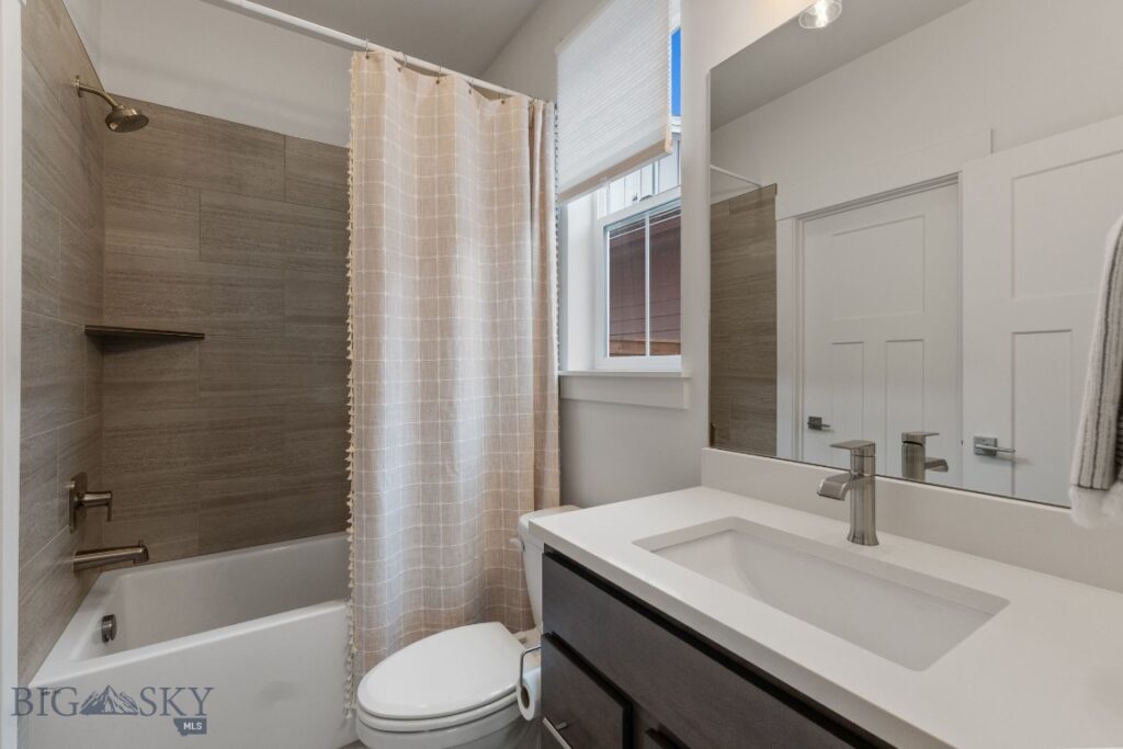 1704 Deadwood Loop