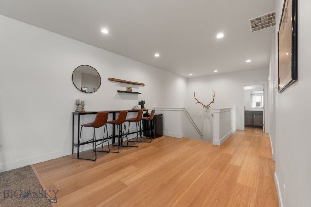 1704 Deadwood Loop