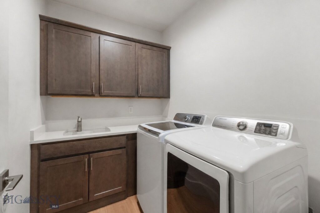 1704 Deadwood Loop