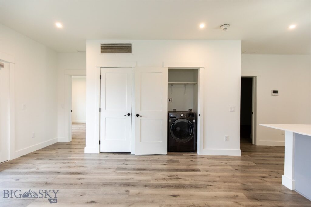 1704 W Lincoln
