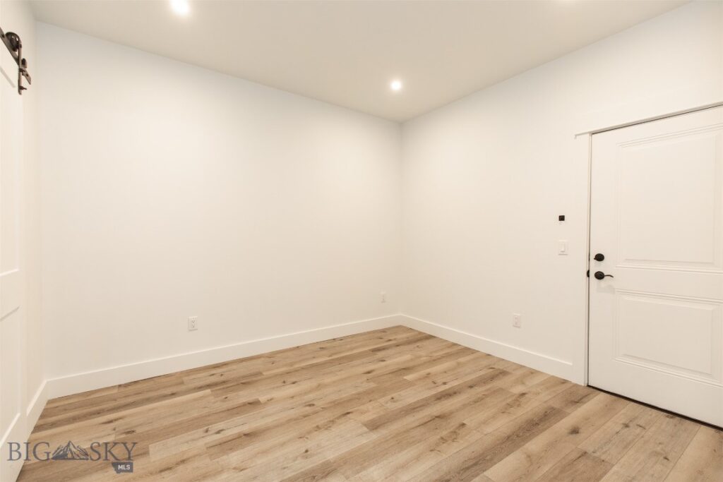 1704 W Lincoln