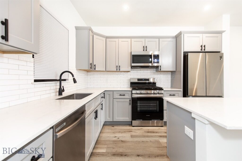 1704 W Lincoln