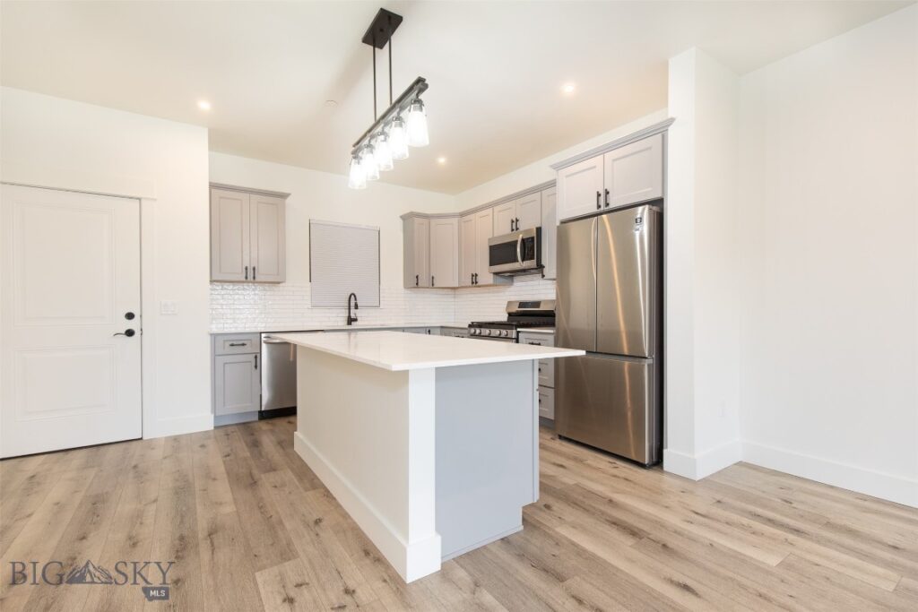 1704 W Lincoln
