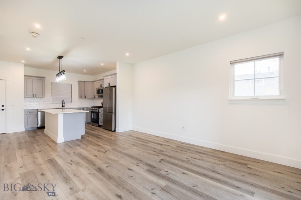1704 W Lincoln