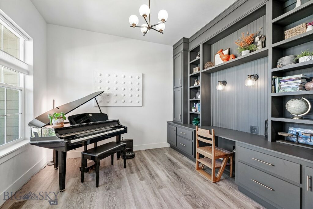 1711 Wyatt Earp Court