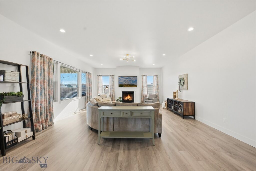 1718 Wyatt Earp Court