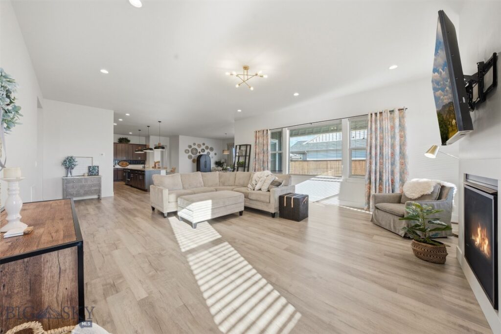1718 Wyatt Earp Court