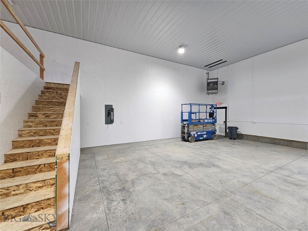 190 SKYWAY Boulevard