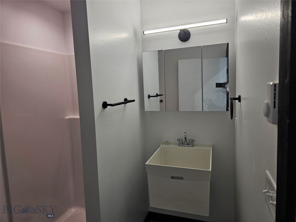 190 SKYWAY Boulevard