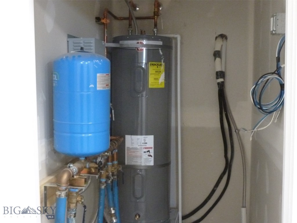 190 SKYWAY Boulevard