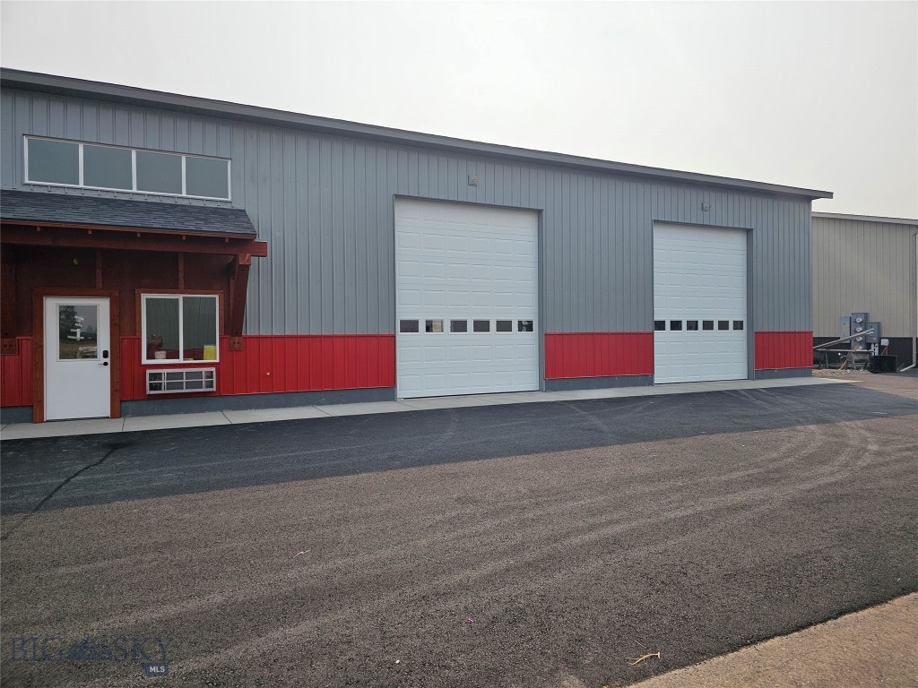 190 SKYWAY Boulevard