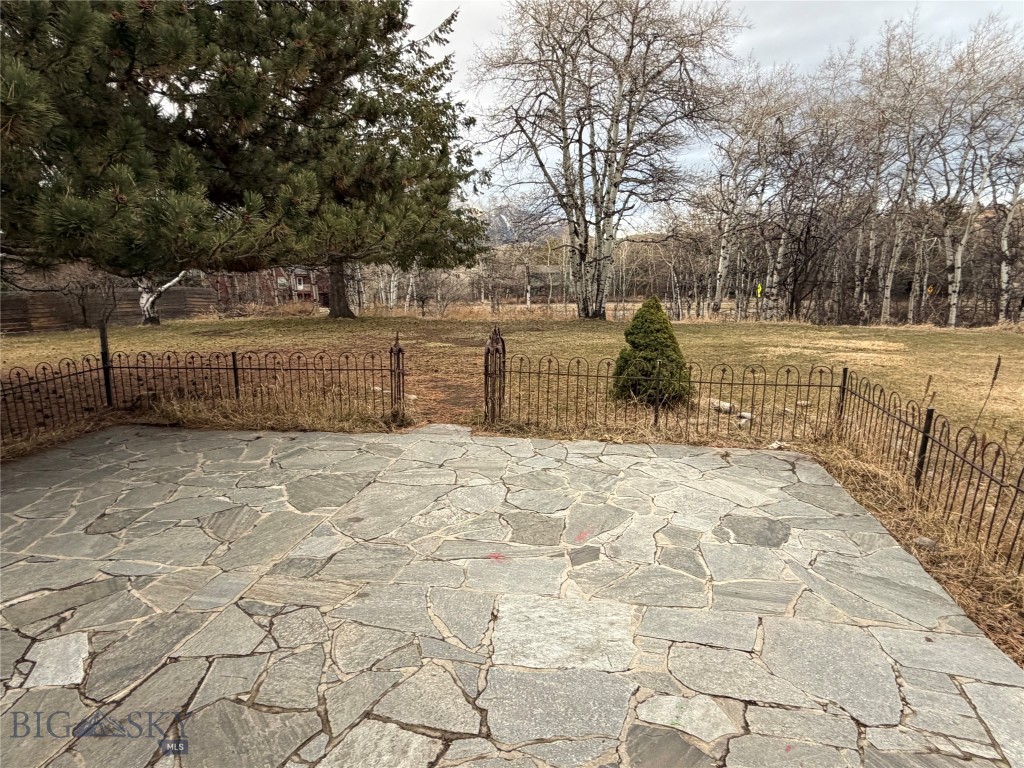 1918 Spring Creek Drive