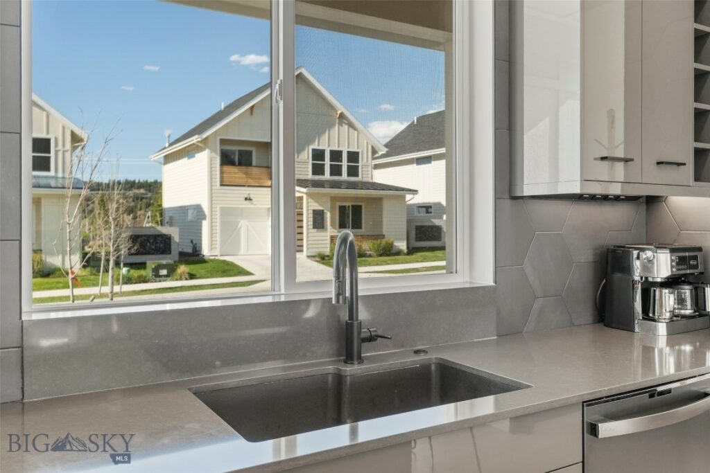 1952 Little Cottage Lane