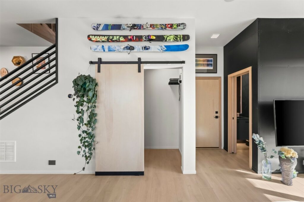 1964 Little Cottage Lane