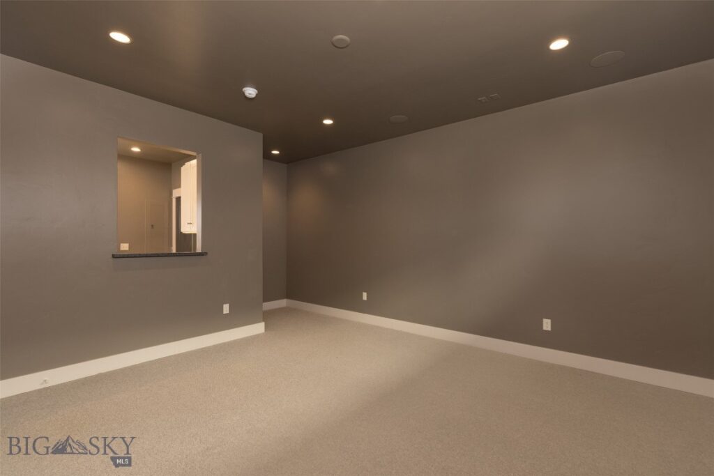 201 & 201 1/2 N Black Avenue