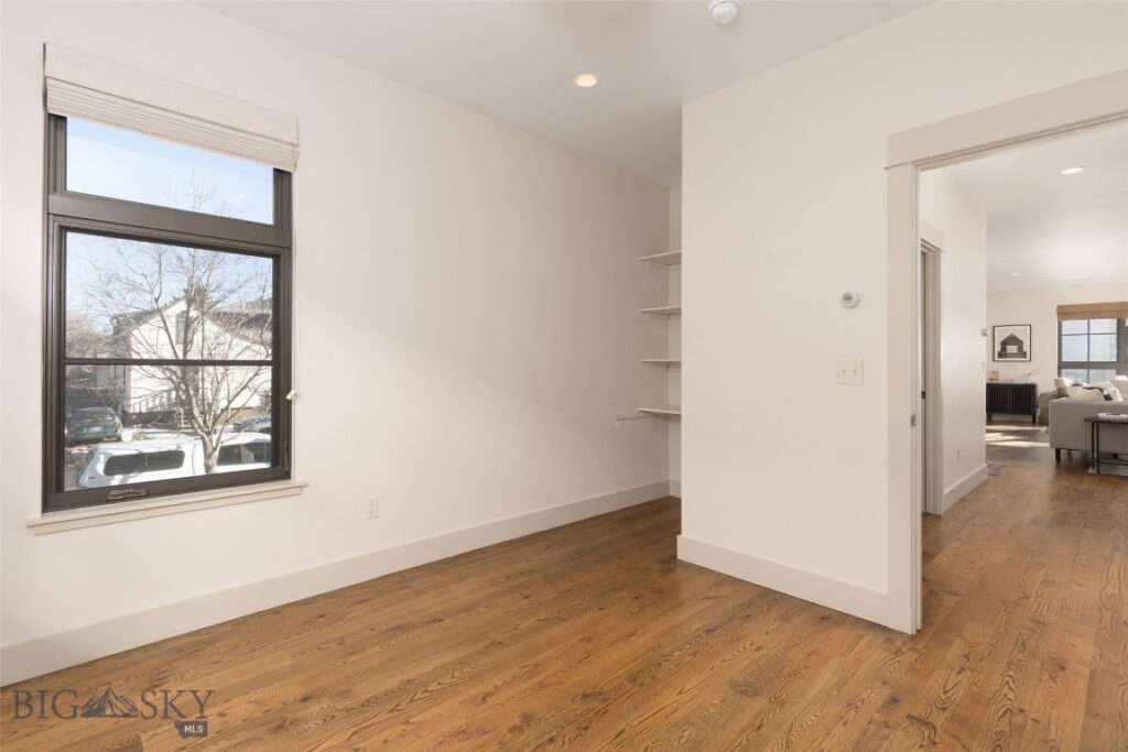 201 & 201 1/2 N Black Avenue