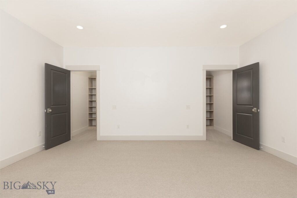 201 & 201 1/2 N Black Avenue