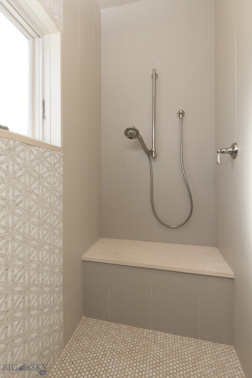 201 & 201 1/2 N Black Avenue