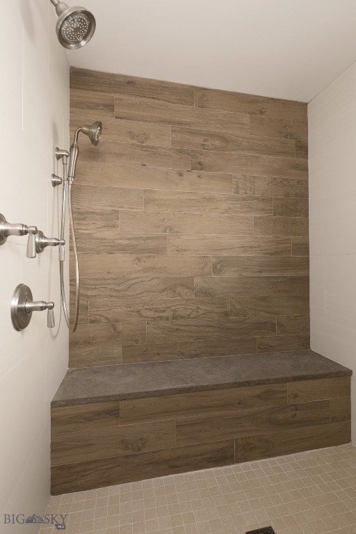 201 & 201 1/2 N Black Avenue