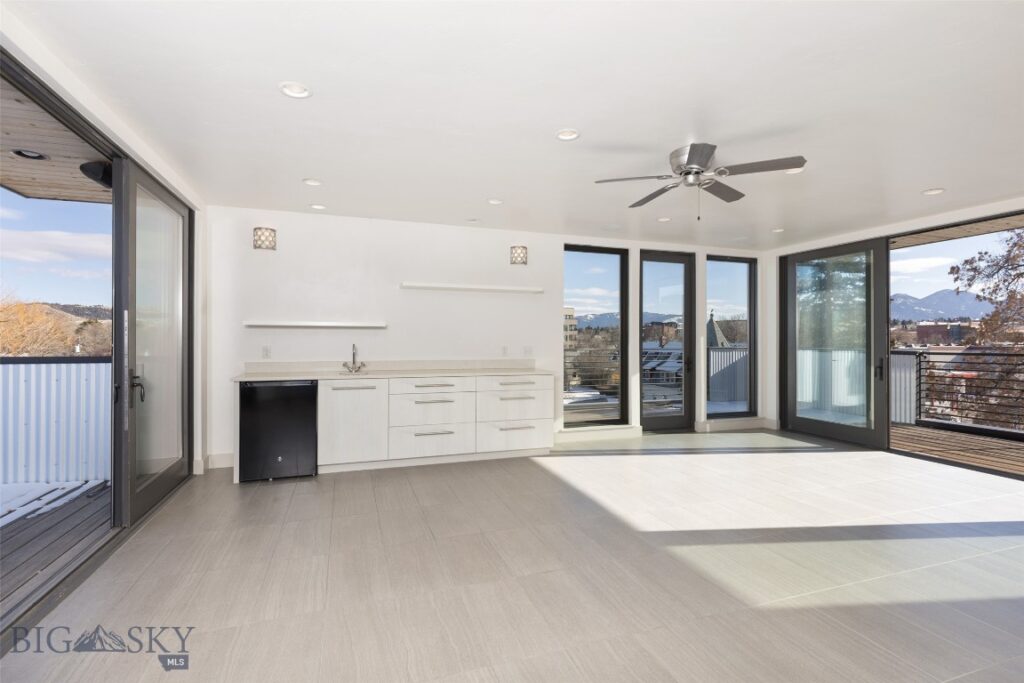 201 & 201 1/2 N Black Avenue