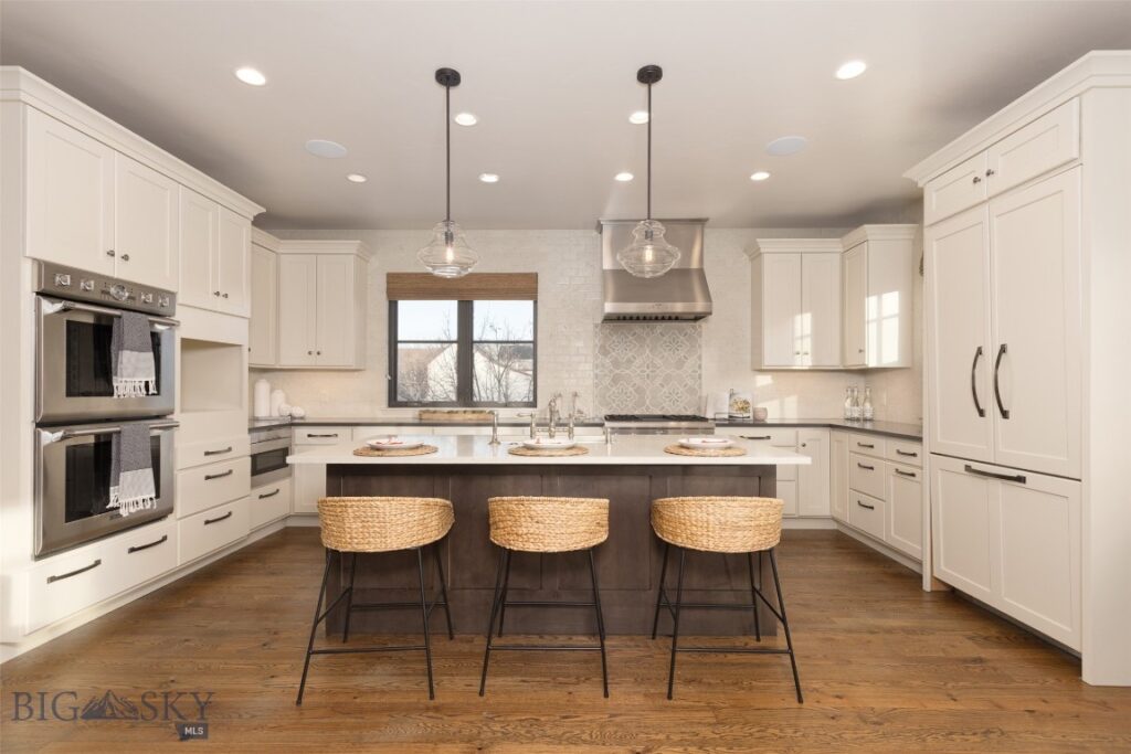 201 & 201 1/2 N Black Avenue