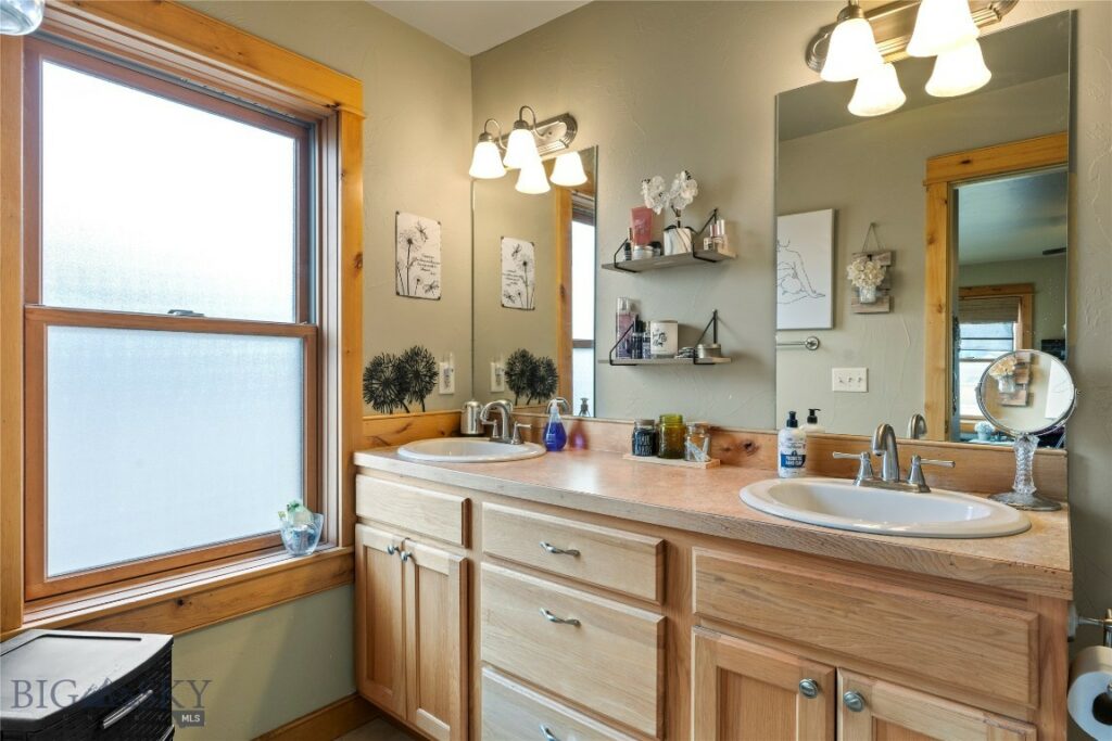 201 E Magnolia Drive