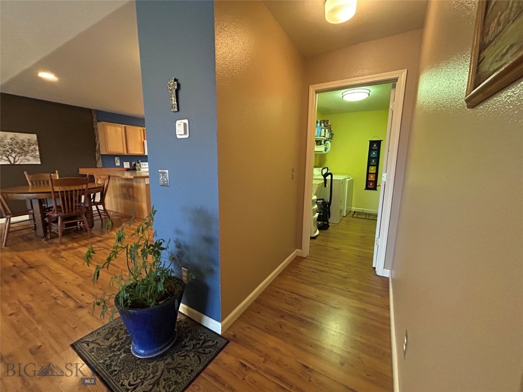 201 E Cascade Avenue