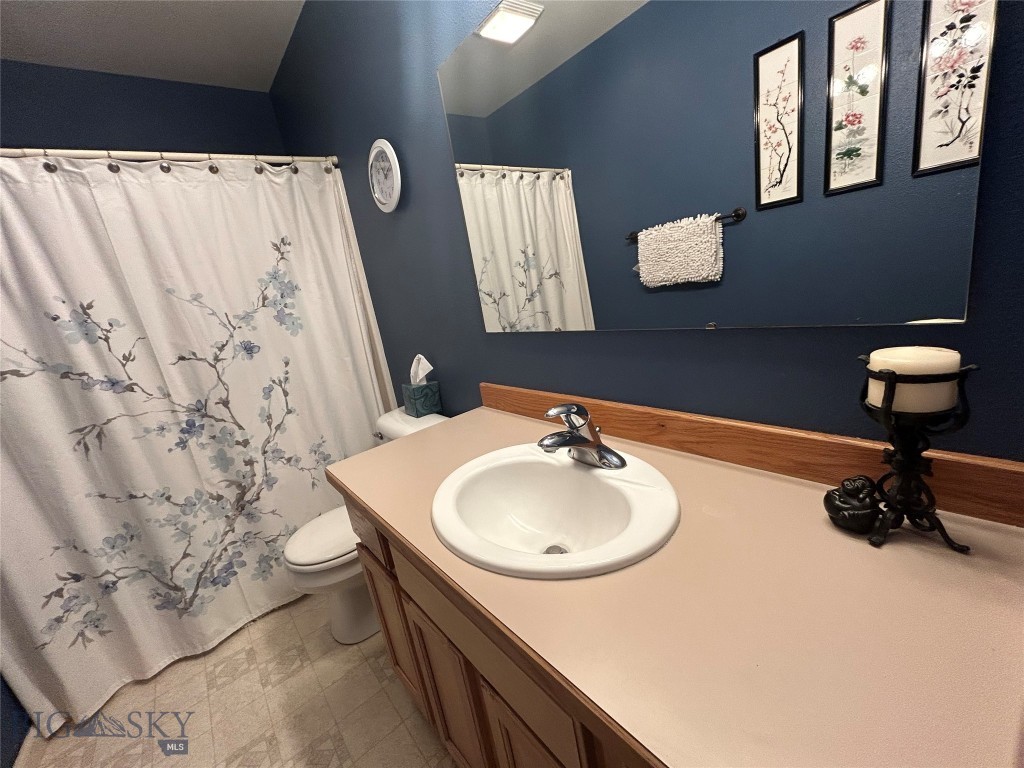 201 E Cascade Avenue