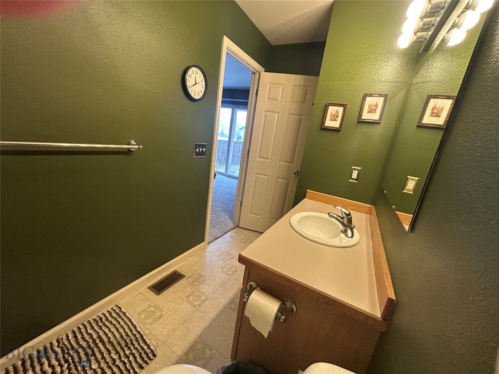 201 E Cascade Avenue