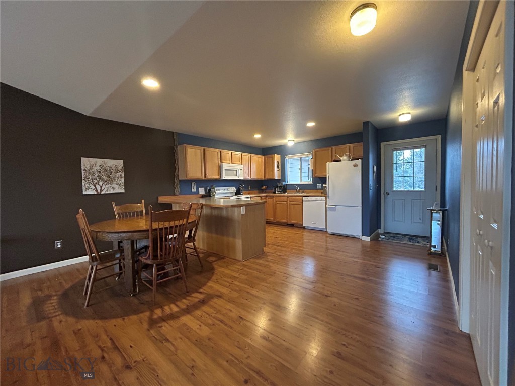 201 E Cascade Avenue