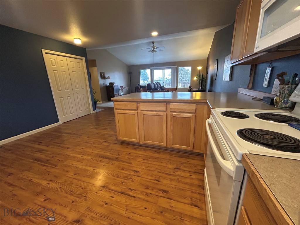 201 E Cascade Avenue