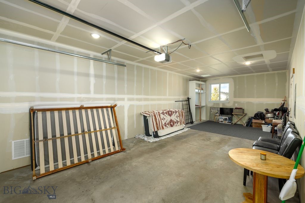 2030 and 2032 Love Lane