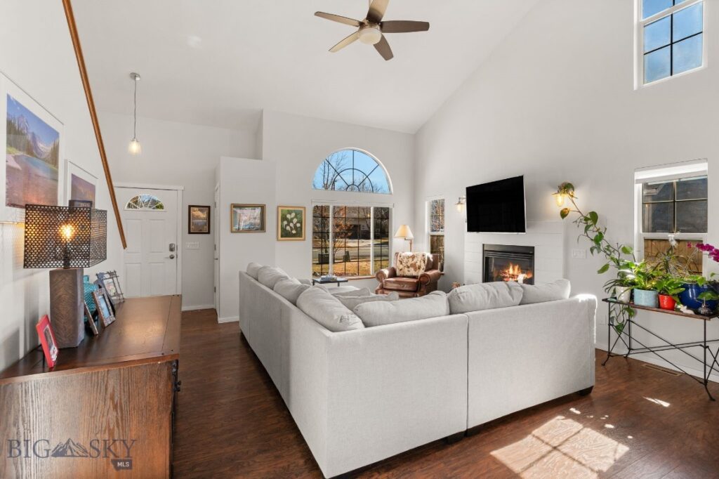 211 N Sanders Avenue