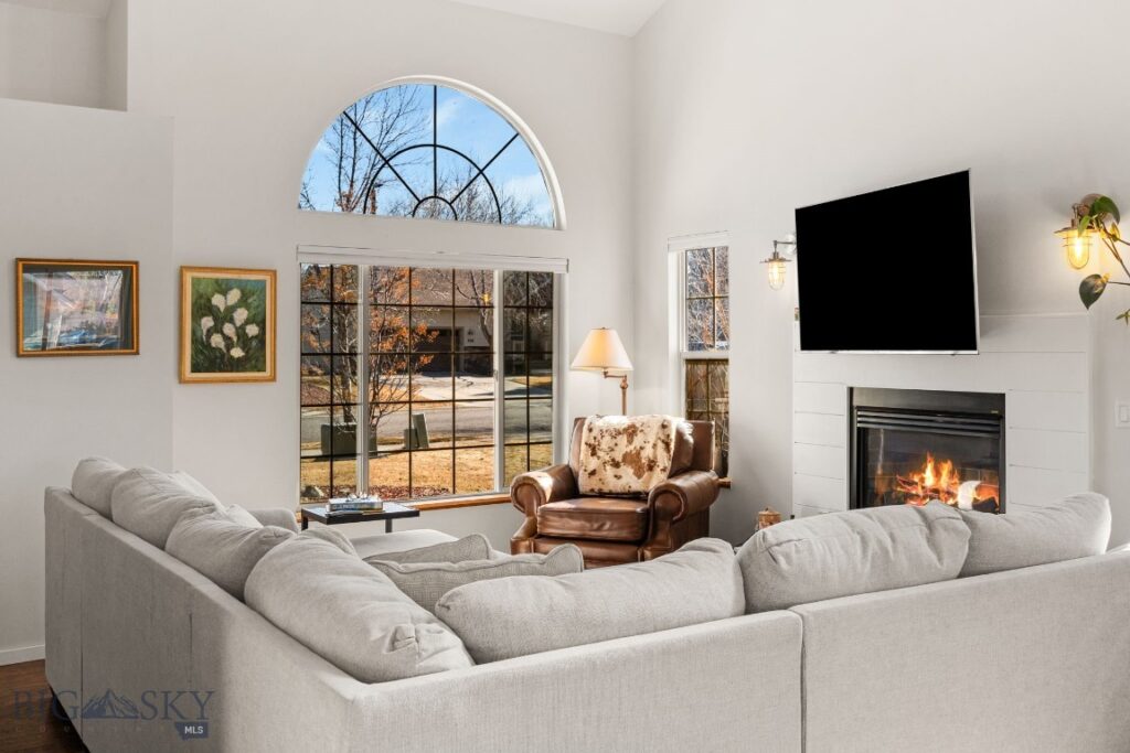 211 N Sanders Avenue