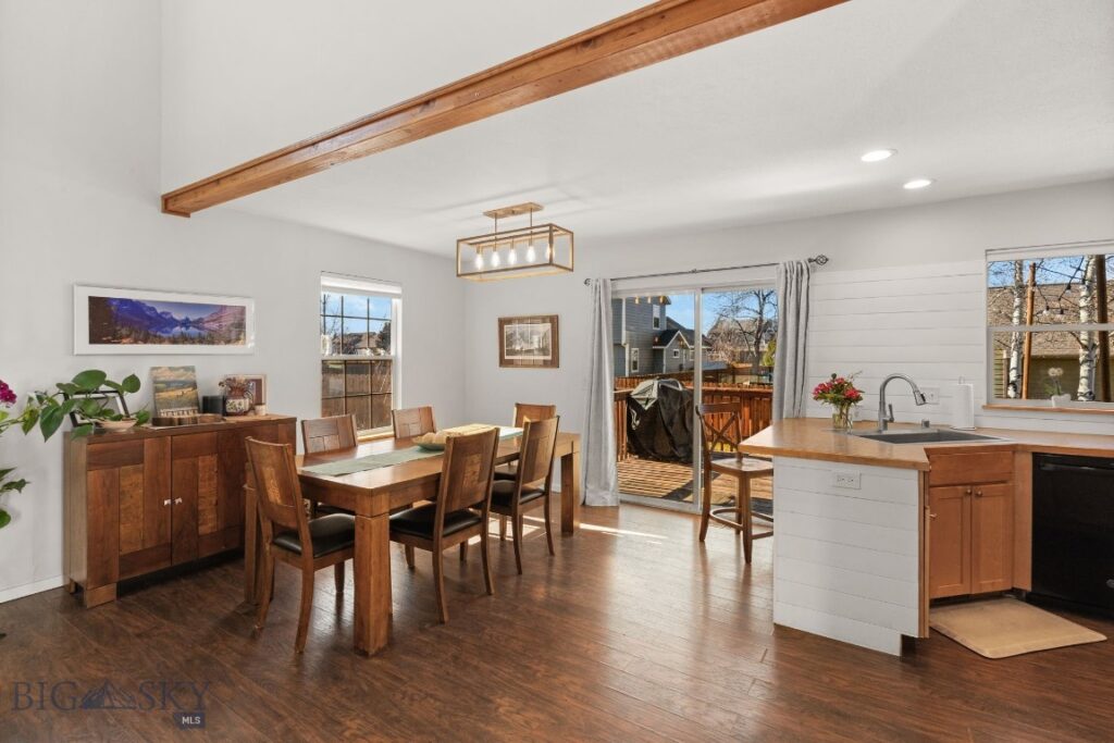 211 N Sanders Avenue