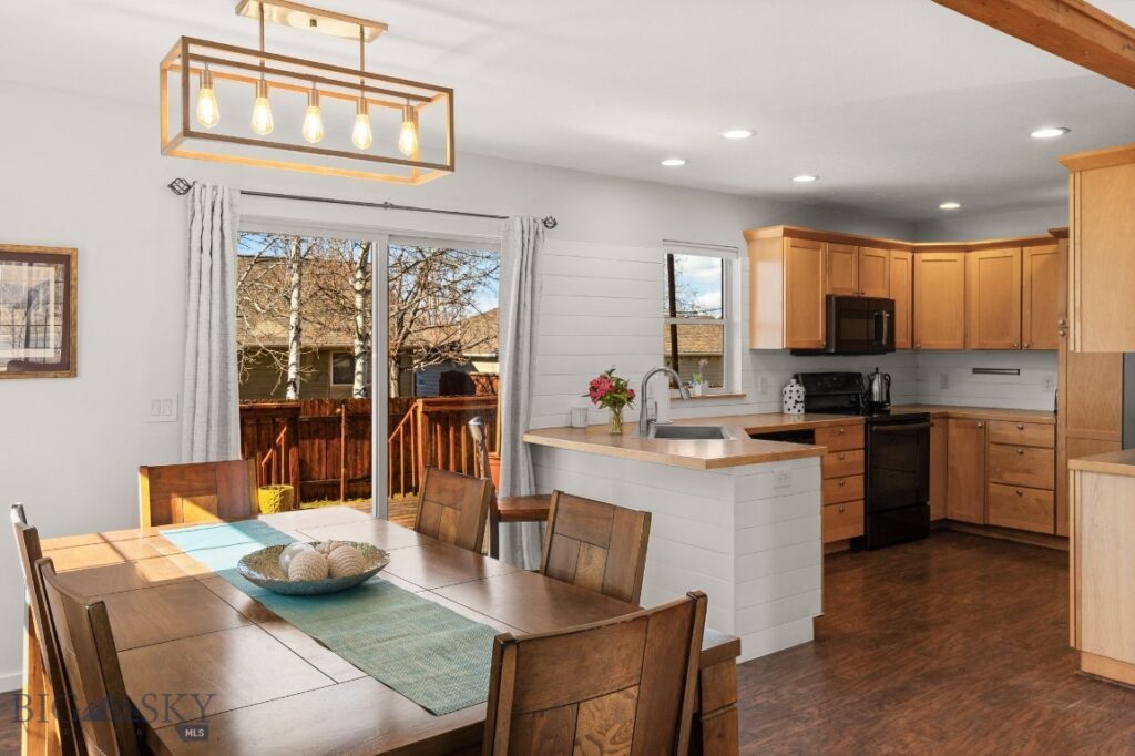 211 N Sanders Avenue