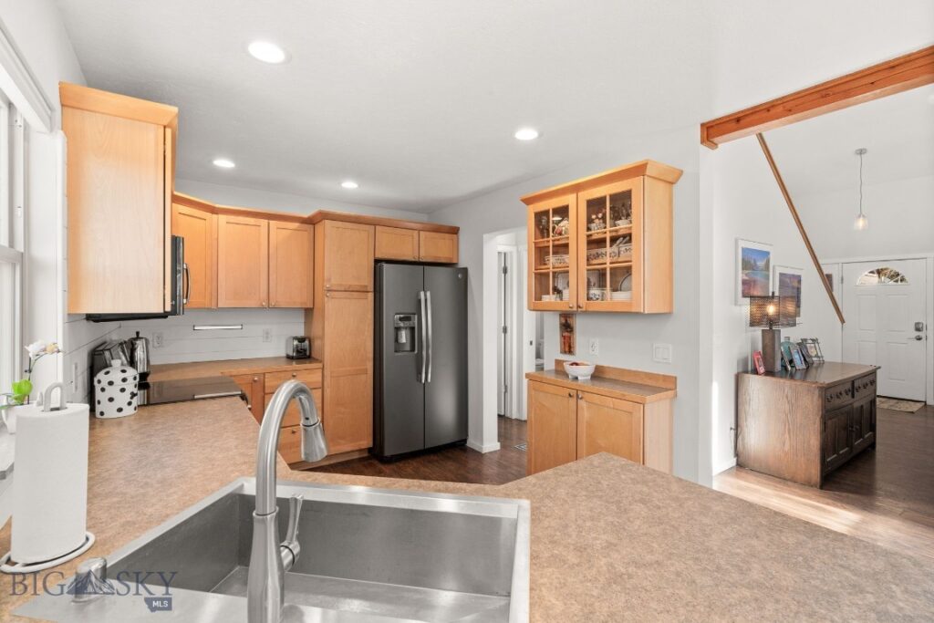 211 N Sanders Avenue