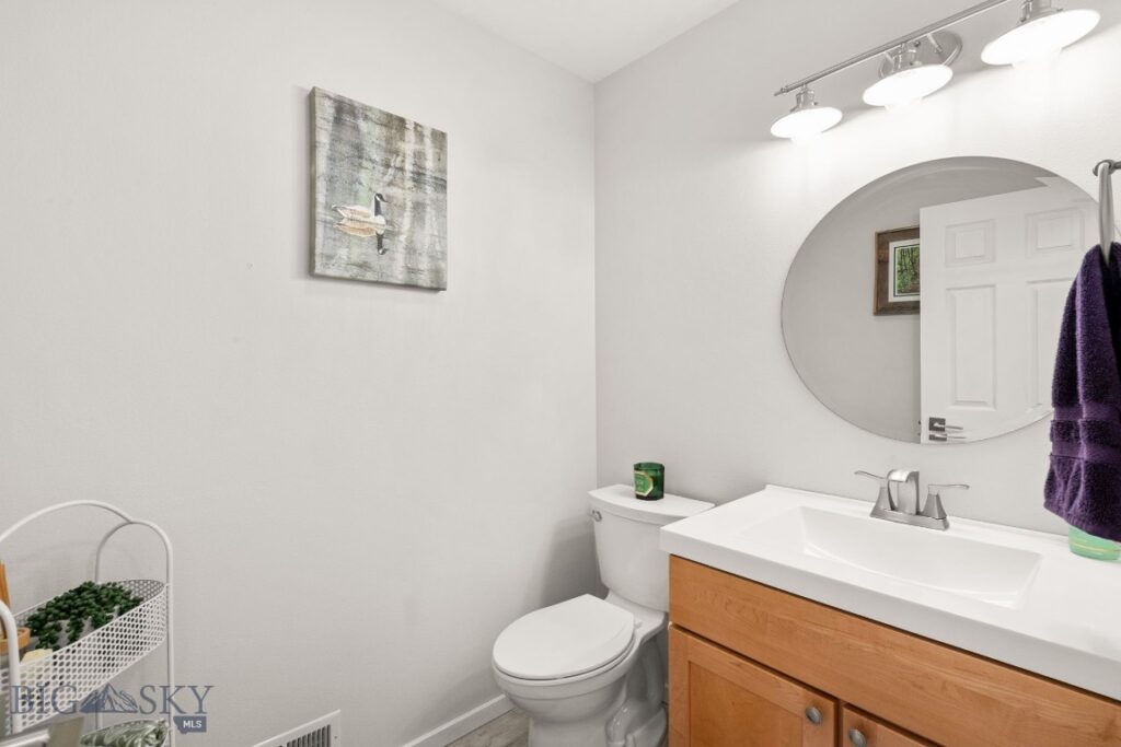 211 N Sanders Avenue