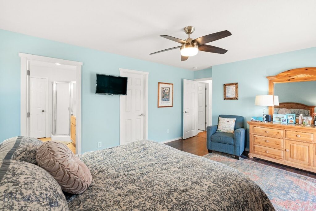 211 N Sanders Avenue