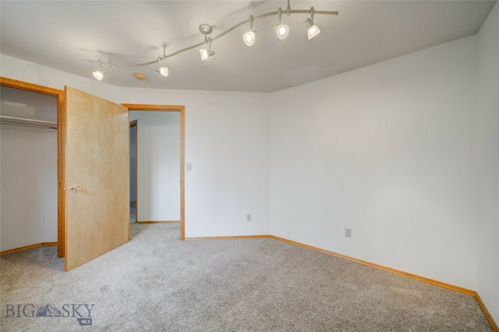 211 Quinella Street