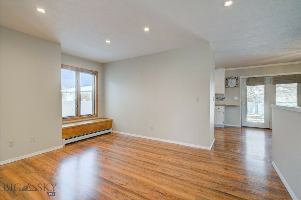 211 Quinella Street