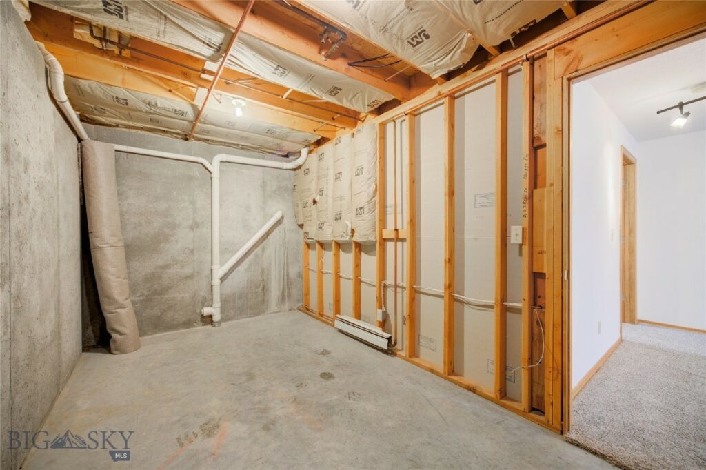 211 Quinella Street