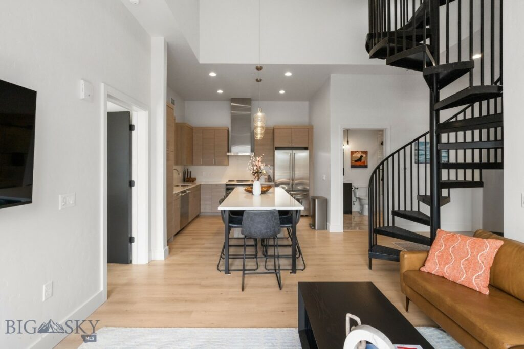 211 Town Center Avenue