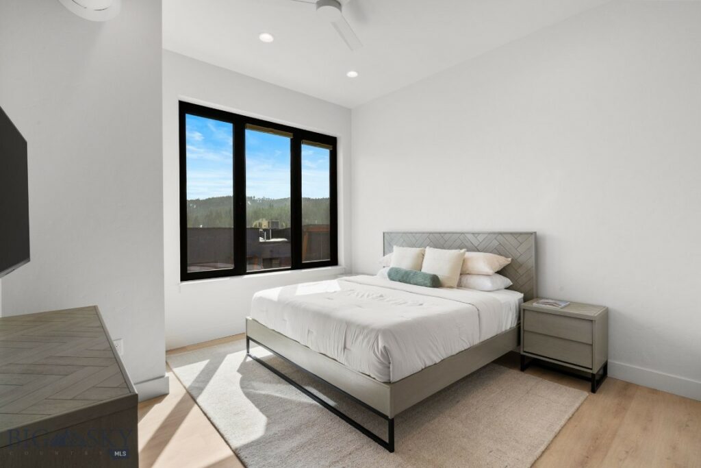 211 Town Center Avenue