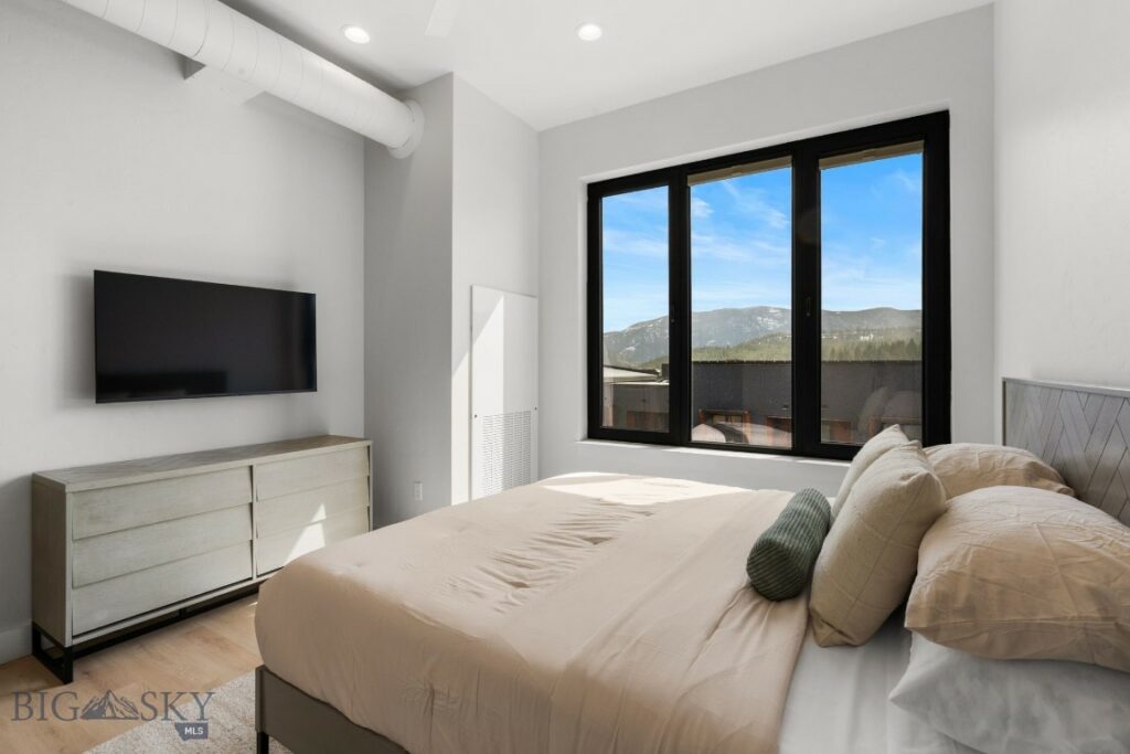 211 Town Center Avenue