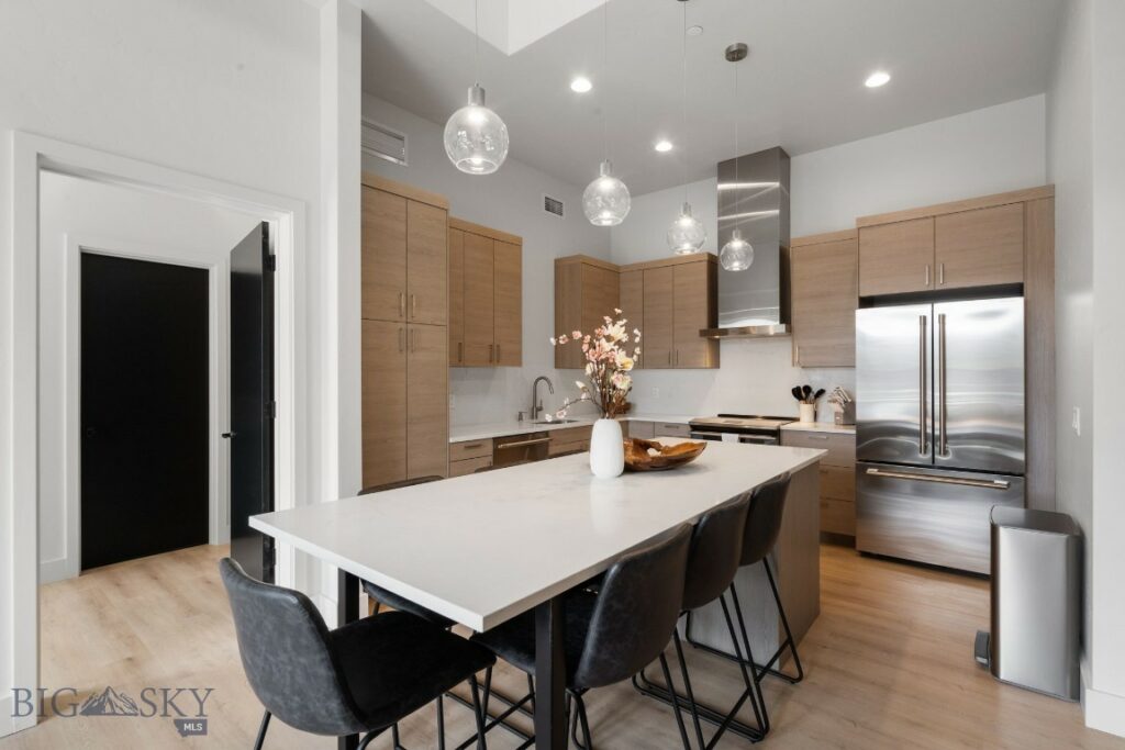 211 Town Center Avenue