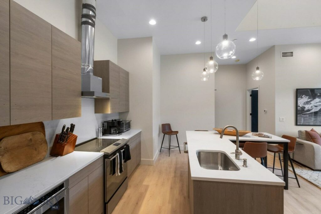 211 Town Center Avenue