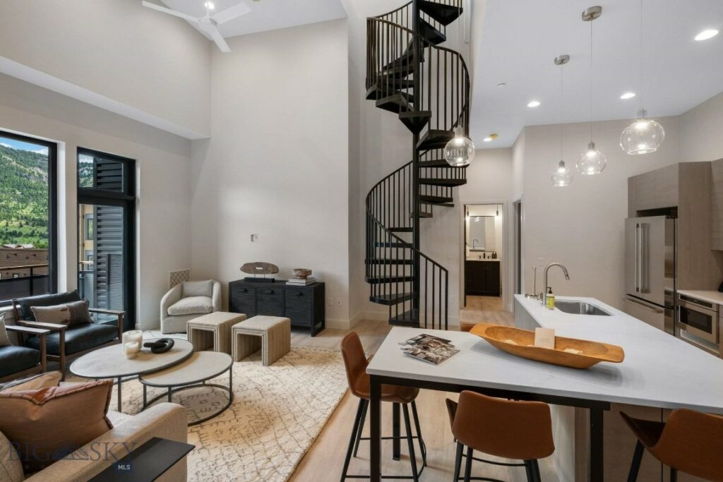 211 Town Center Avenue