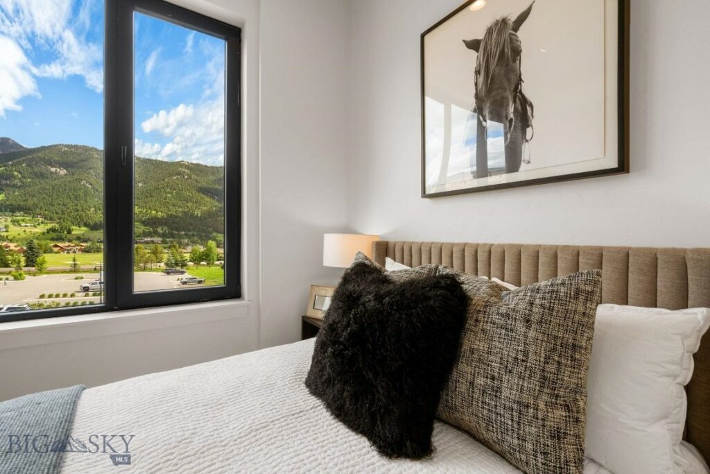 211 Town Center Avenue