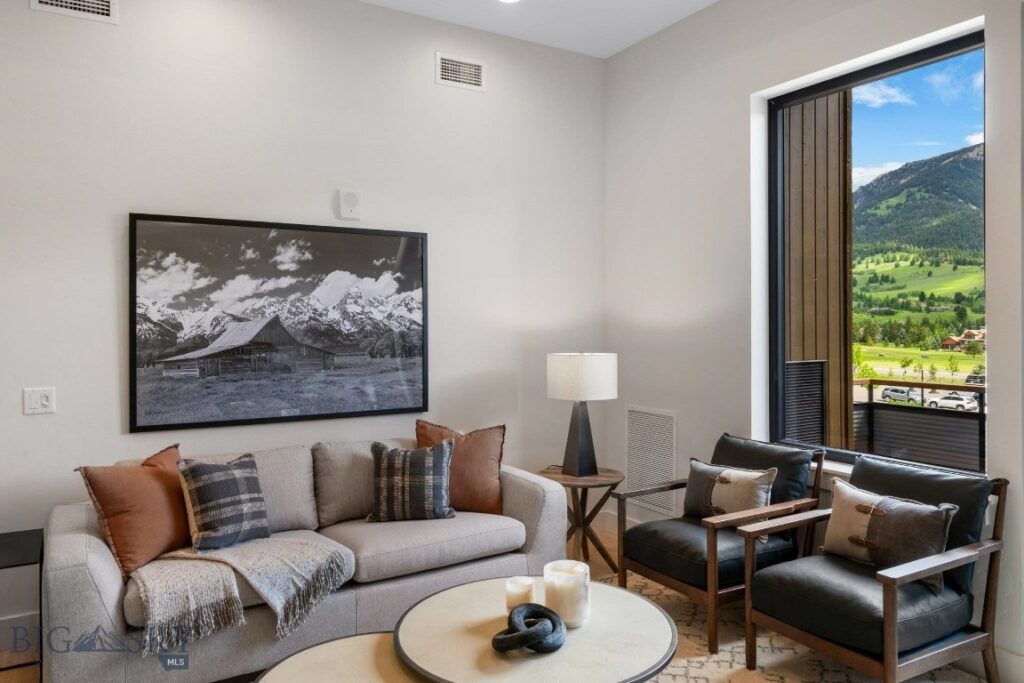 211 Town Center Avenue